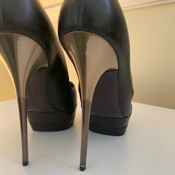 Salvatore Ferragamo Platform Black Heels size 7 - Picture 5 of 7